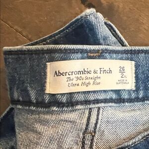 Abercrombie & Fitch '90s Straight High Rise Denim